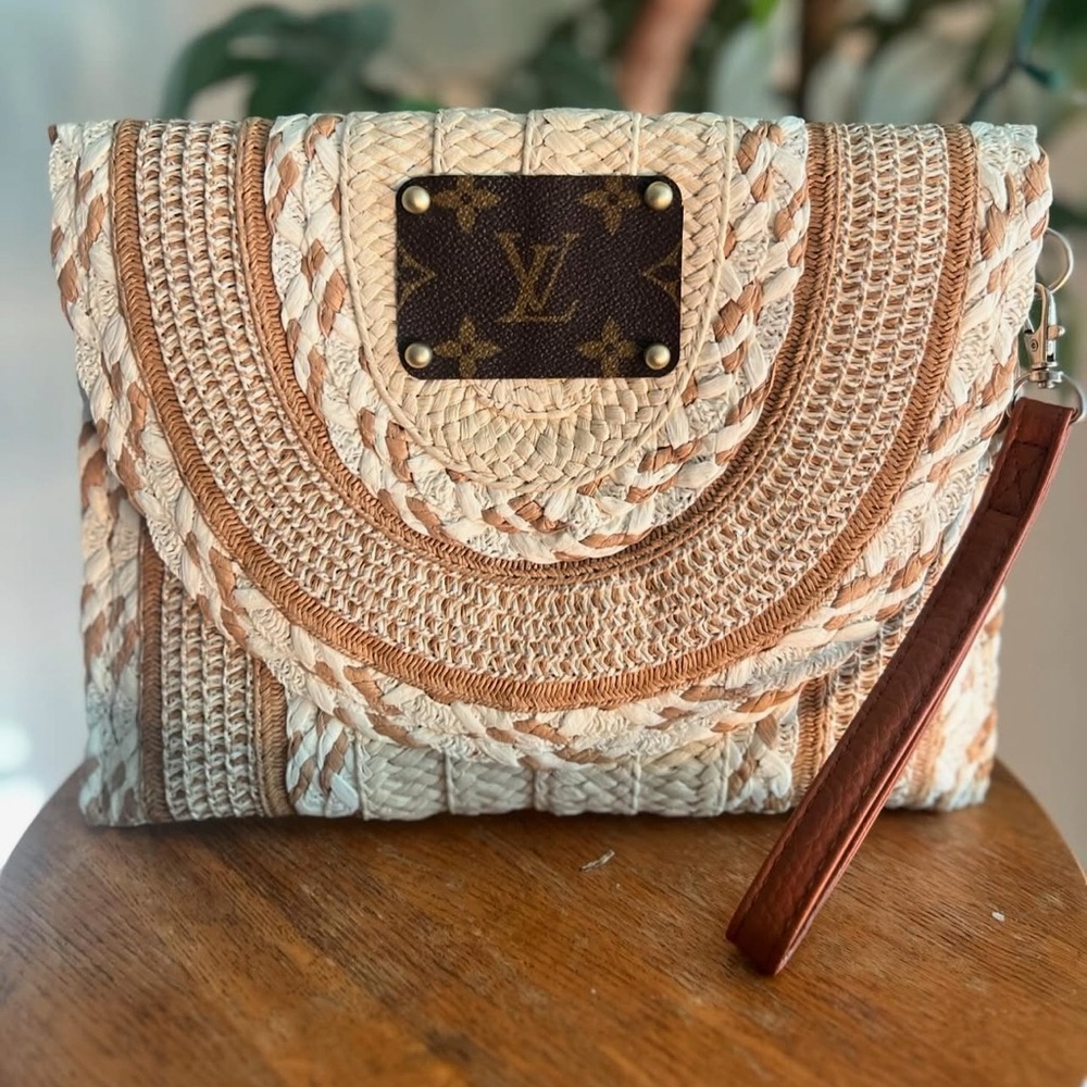 Elegant Louis Vuitton Cream and Tan Clutch